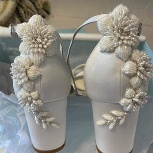 Bella Belle Fabiola Ivory Size 10.5